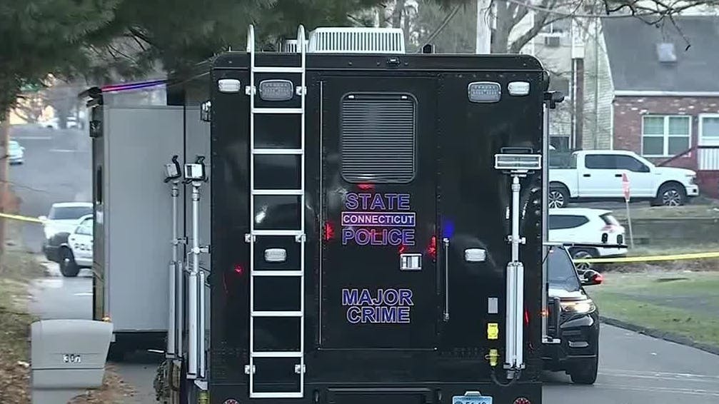 VIDEO: Officer shot in leg, suspect dead in West Haven shooting