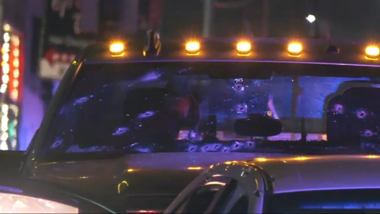 2 Philadelphia police officers shot in Holmesburg; suspect also shot