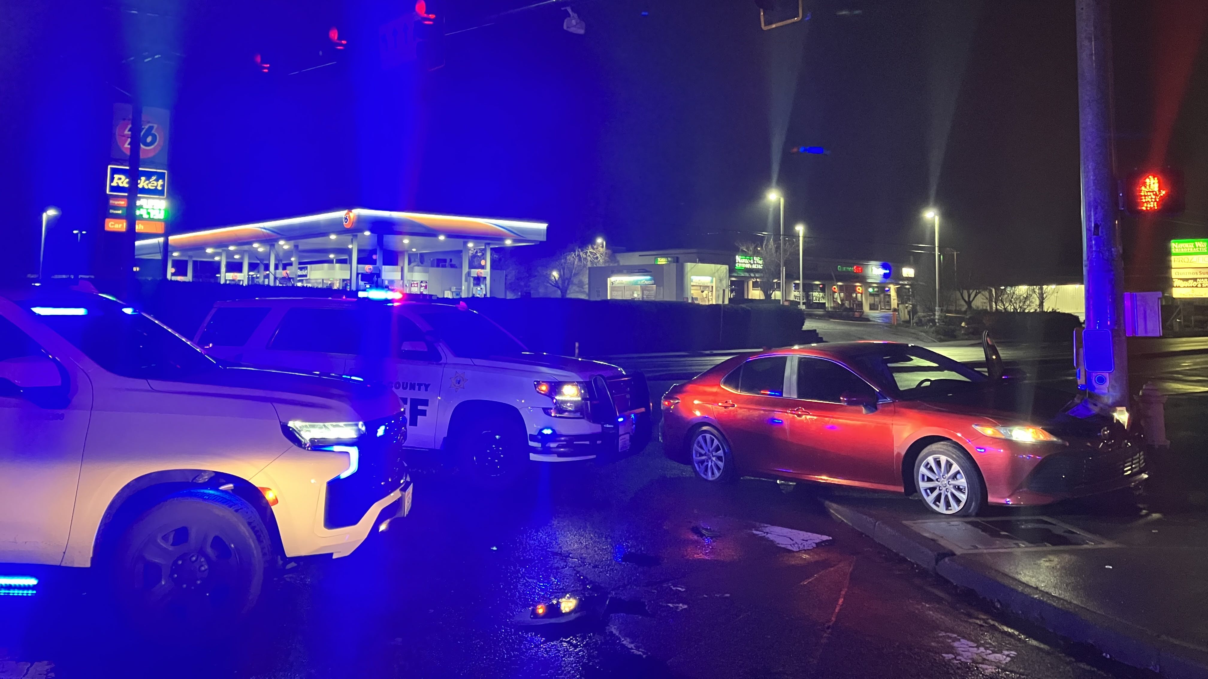 Suspect Clings to side of Moving Semi to Escape Wash. Deputies - Vimarsana News