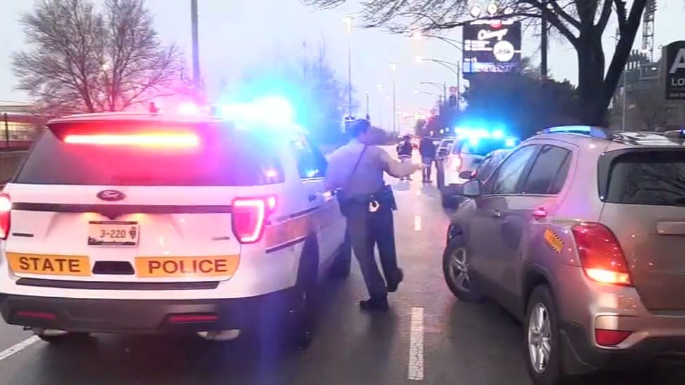 Chicago police officer injured while assisting motorist on Dan Ryan Expressway