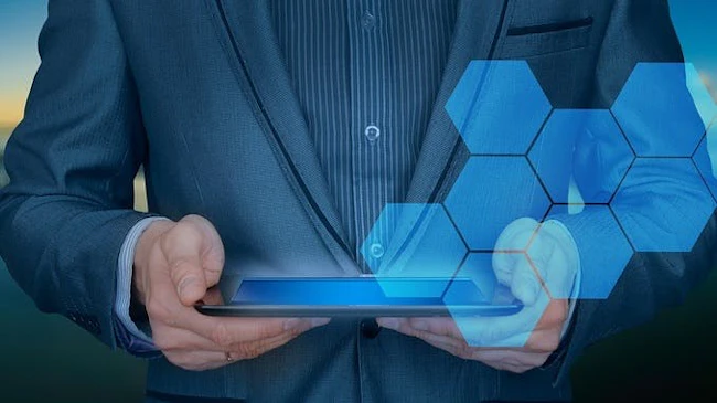 businessman3213659_1280