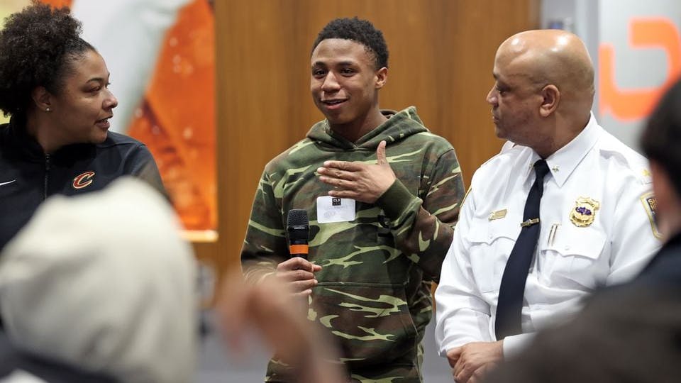 Police Forge Ties With Youth at Cleveland Browns Stadium Event - Vimarsana News