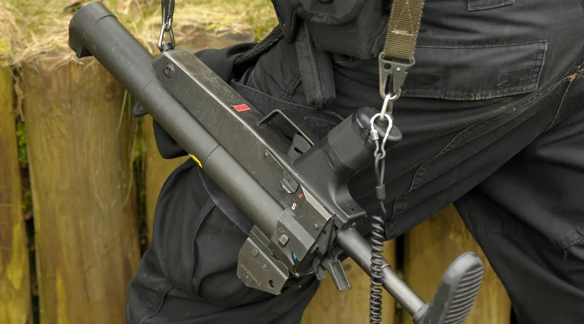 The GL06 40 mm Launcher | Officer