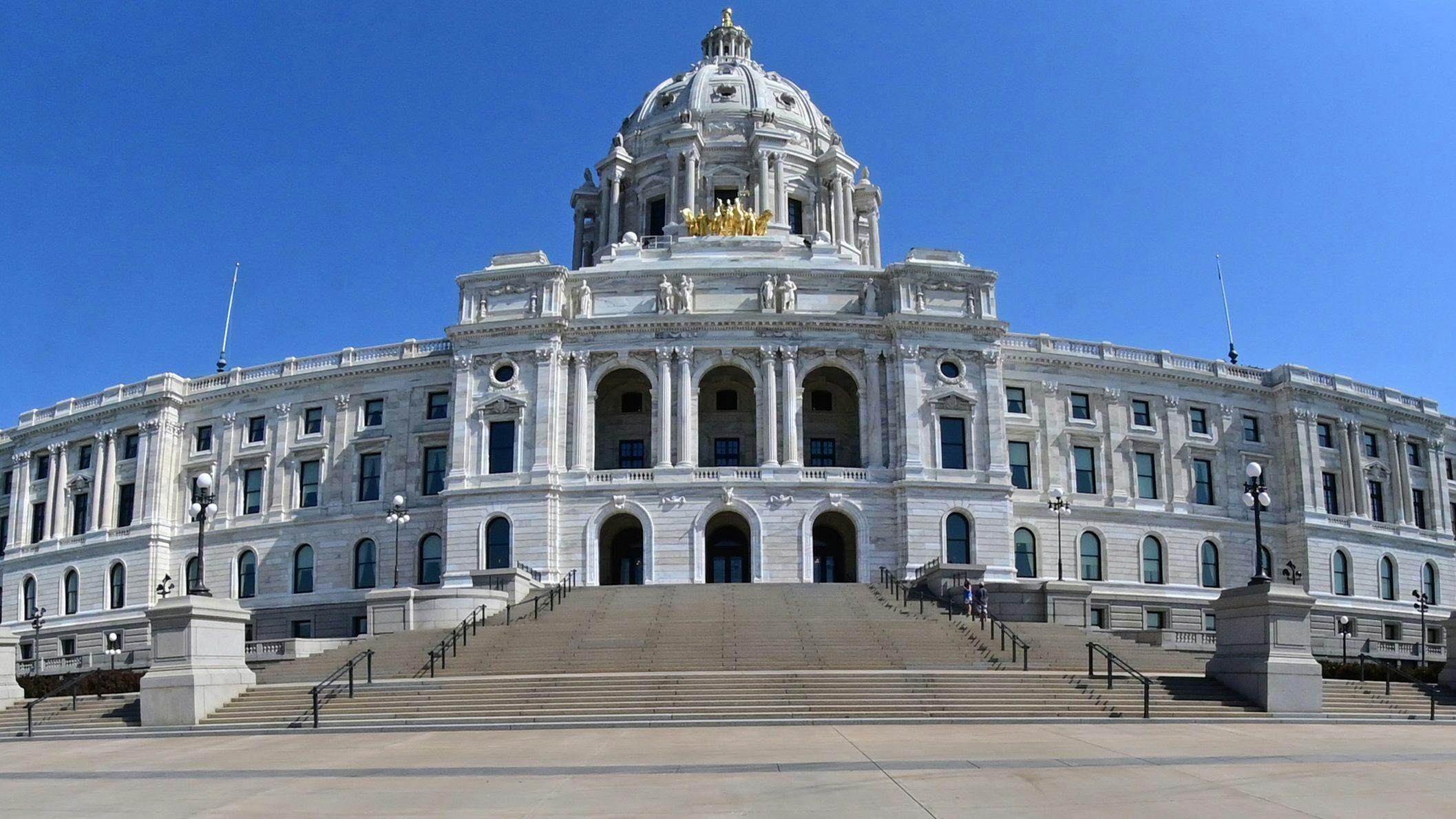 Minn. School Resource Officer Use-of-Force Bill Advances - Vimarsana News