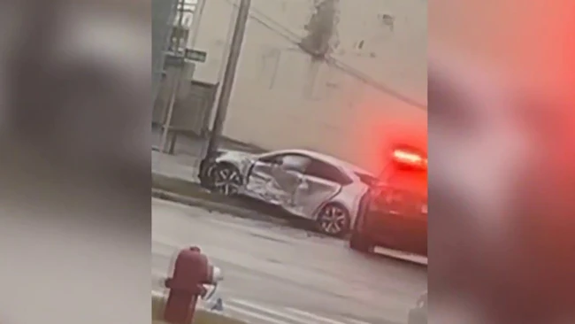 Warren police officer injured in crash while headed to police chase