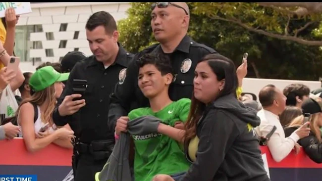 LAPD Sergeant helps student finish LA Marathon