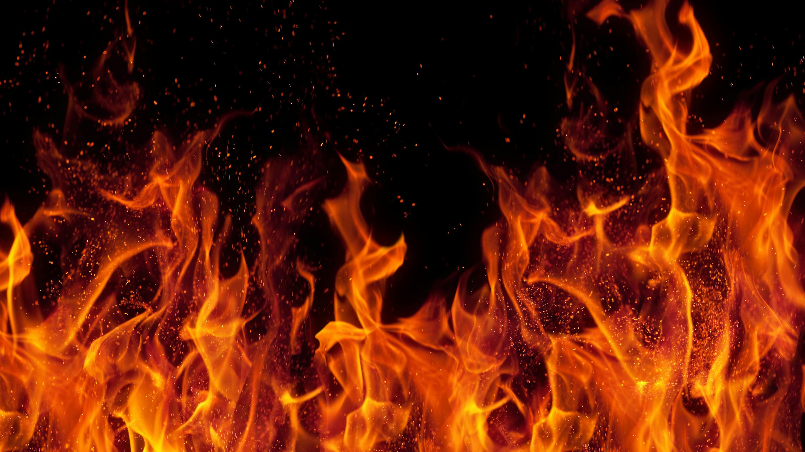 Pa. Police Officer Shatters, Crawls Through Window to Save Woman in Burning Basement - Vimarsana News