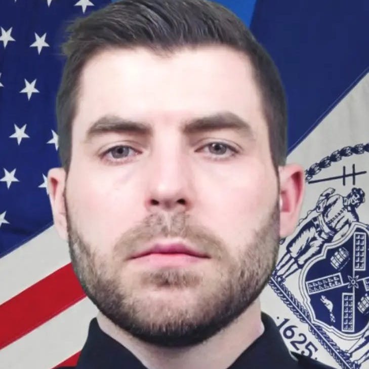 Slain NYPD Saved Woman's 25-Year-Old Grandson after Stabbing - Vimarsana News