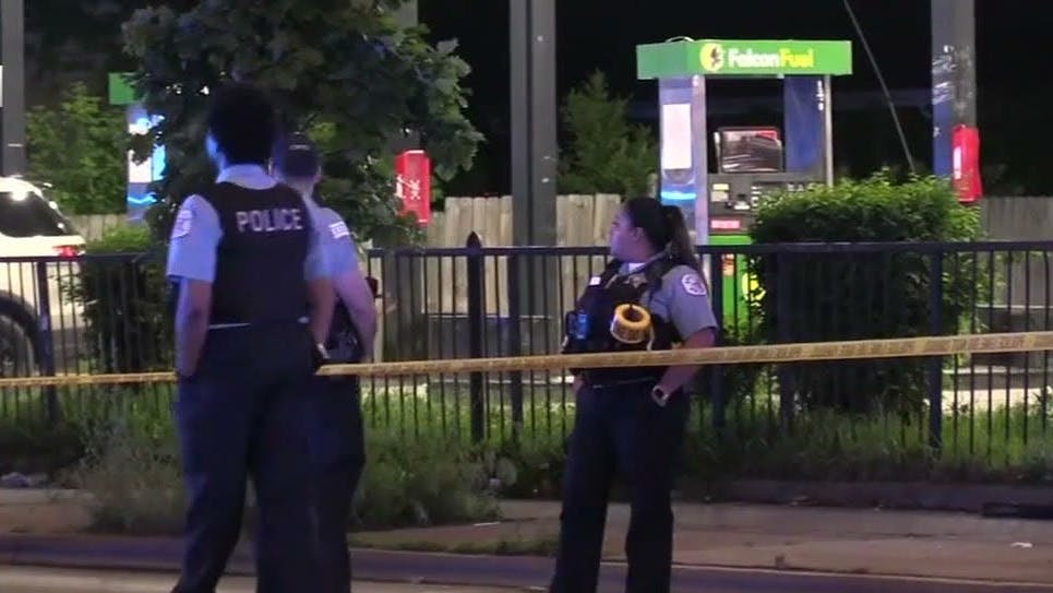 Chicago police fatally shoot stabbing suspect, wound victim on West Side: CPD
