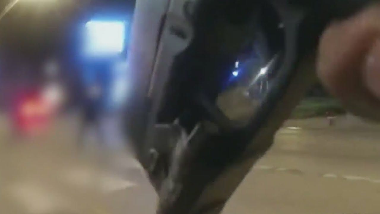 Watch Chicago Police Officers Stop Suspect in Stabbing Attack | Officer