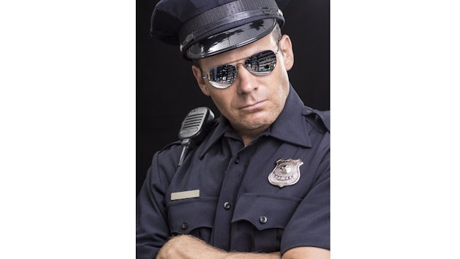 6781300186bc0eee5b565bfe Police Officer Arms Use Dt