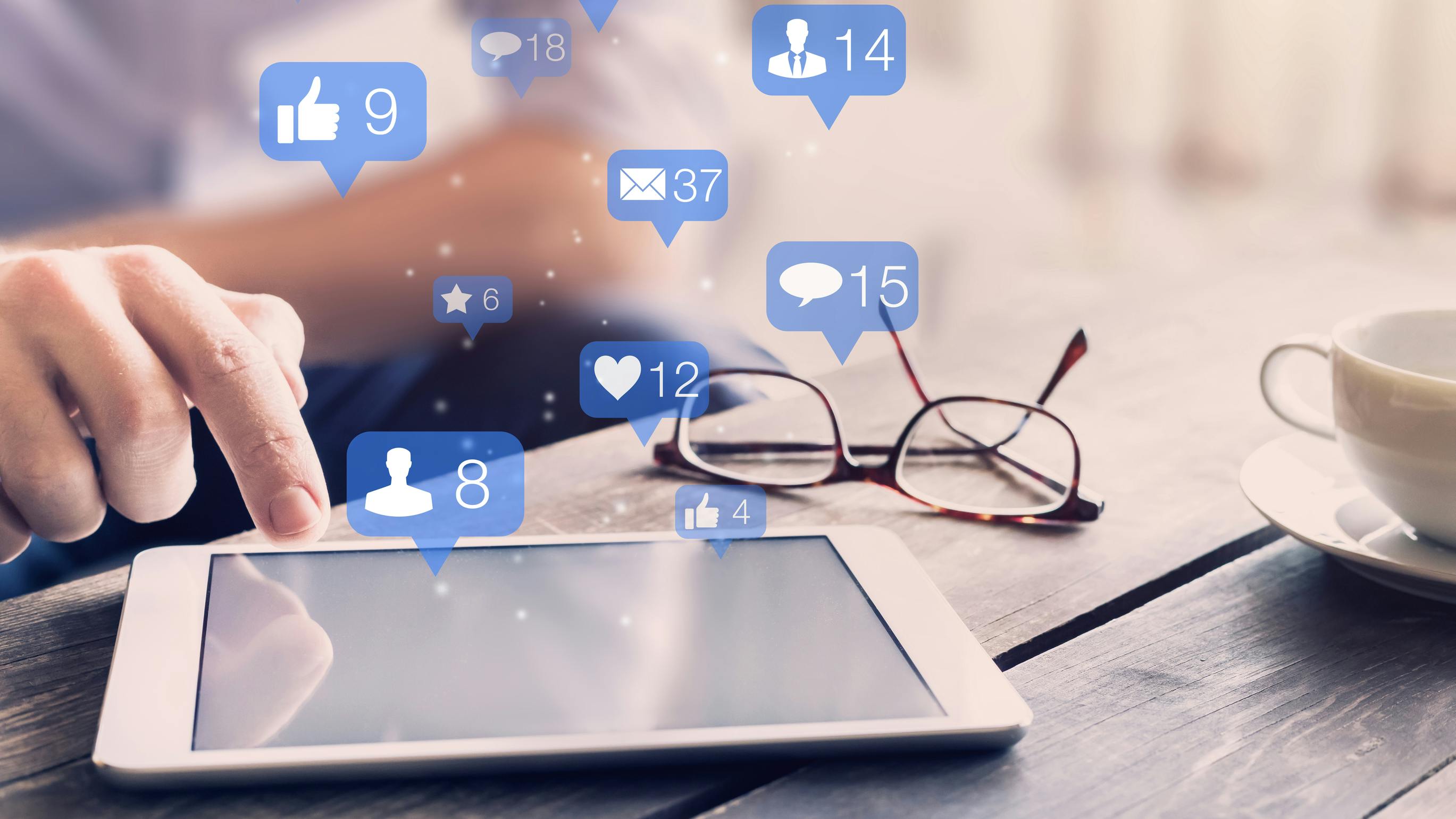 67913d4b38a0a15a1e9cea0f Social Media Tablet Dt