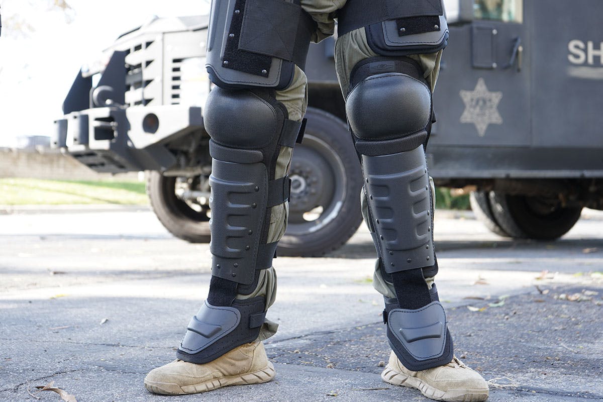 67d8279a0f5fea800a0a4f6f Hardshellkneeshinguards1