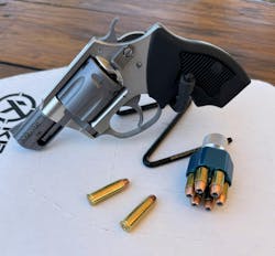 The Charter Arms Undercoverette is a lightweight, compact, 32 Magnum revolver which holds 6 rounds. Lindsey paired it with a Pachmayr Aluminum Speedloader for EDC. The Charter Arms Undercoverette is a lightweight, compact, 32 Magnum revolver which holds 6 rounds. Lindsey paired it with a Pachmayr Aluminum Speedloader for EDC.