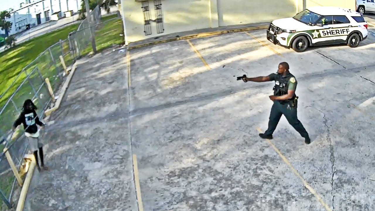 An Orange County Sheriff's Deputy Was Punch In The Face 20 Times By A Suspect Who Brutally Attacked The Deputy While Trying To Grab Two Guns That Had Fallen Out Of A Bag