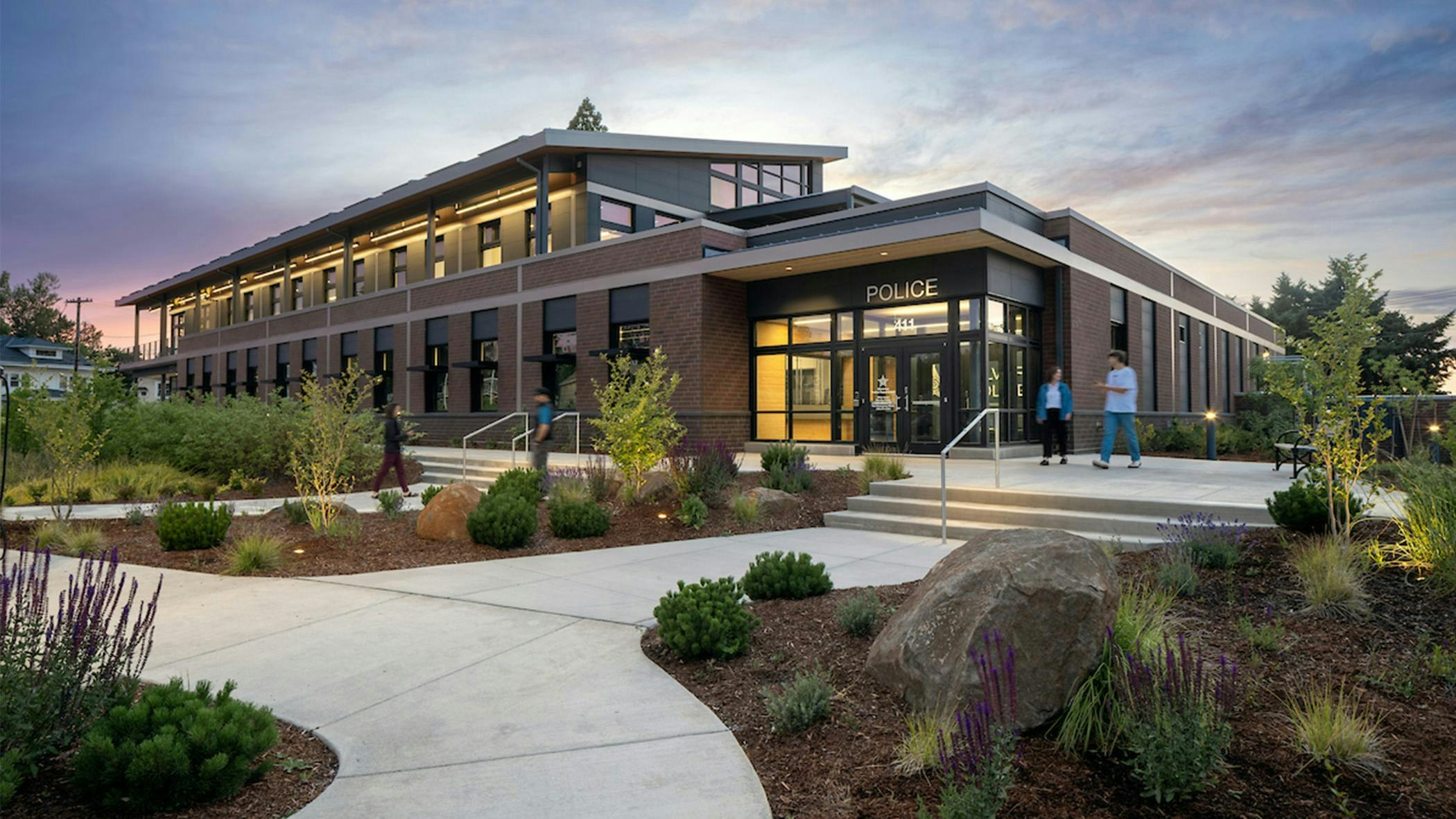 69068da23809d56bc4751675 Silverton Cc Police Lobby Exterior