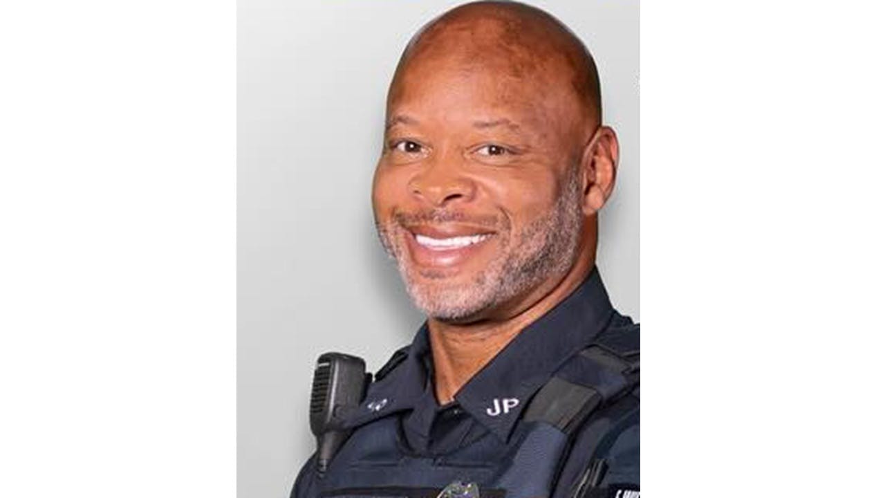 Former NFL wide receiver Laveranues Coles has joined the Jacksonville Sheriff's Office.