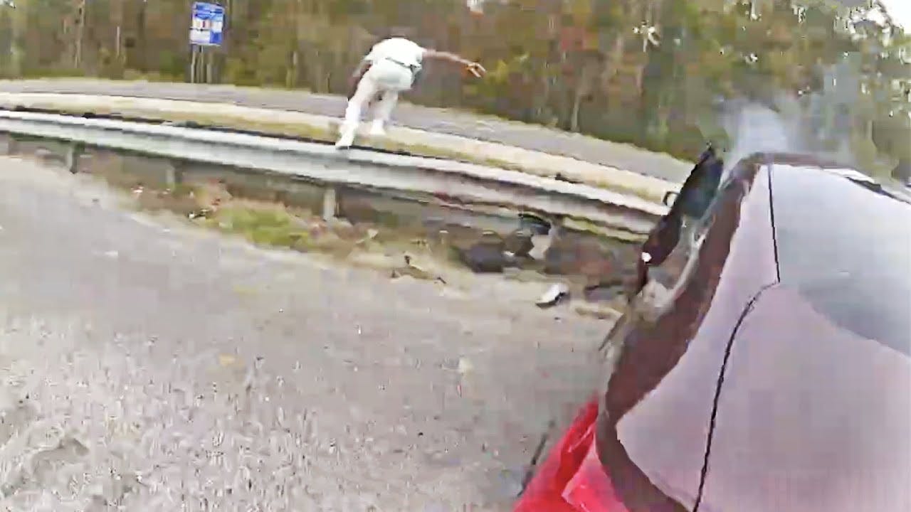 An Interpol fugitive flees St. Johns County, FL, sheriff's deputies.