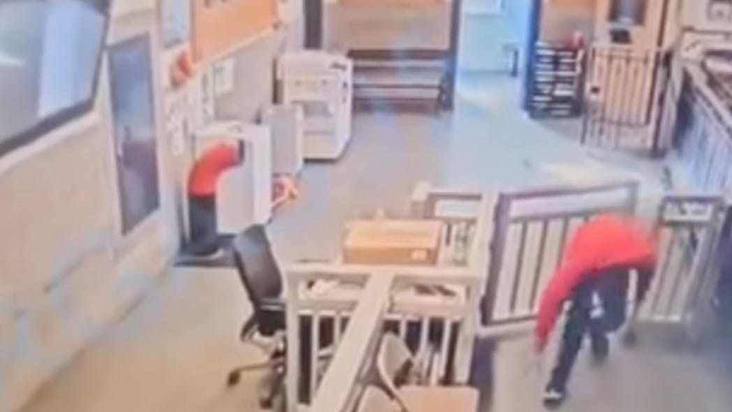 Footage shows a teen suspect&rsquo;s short-lived escape attempt from a Brooklyn police station