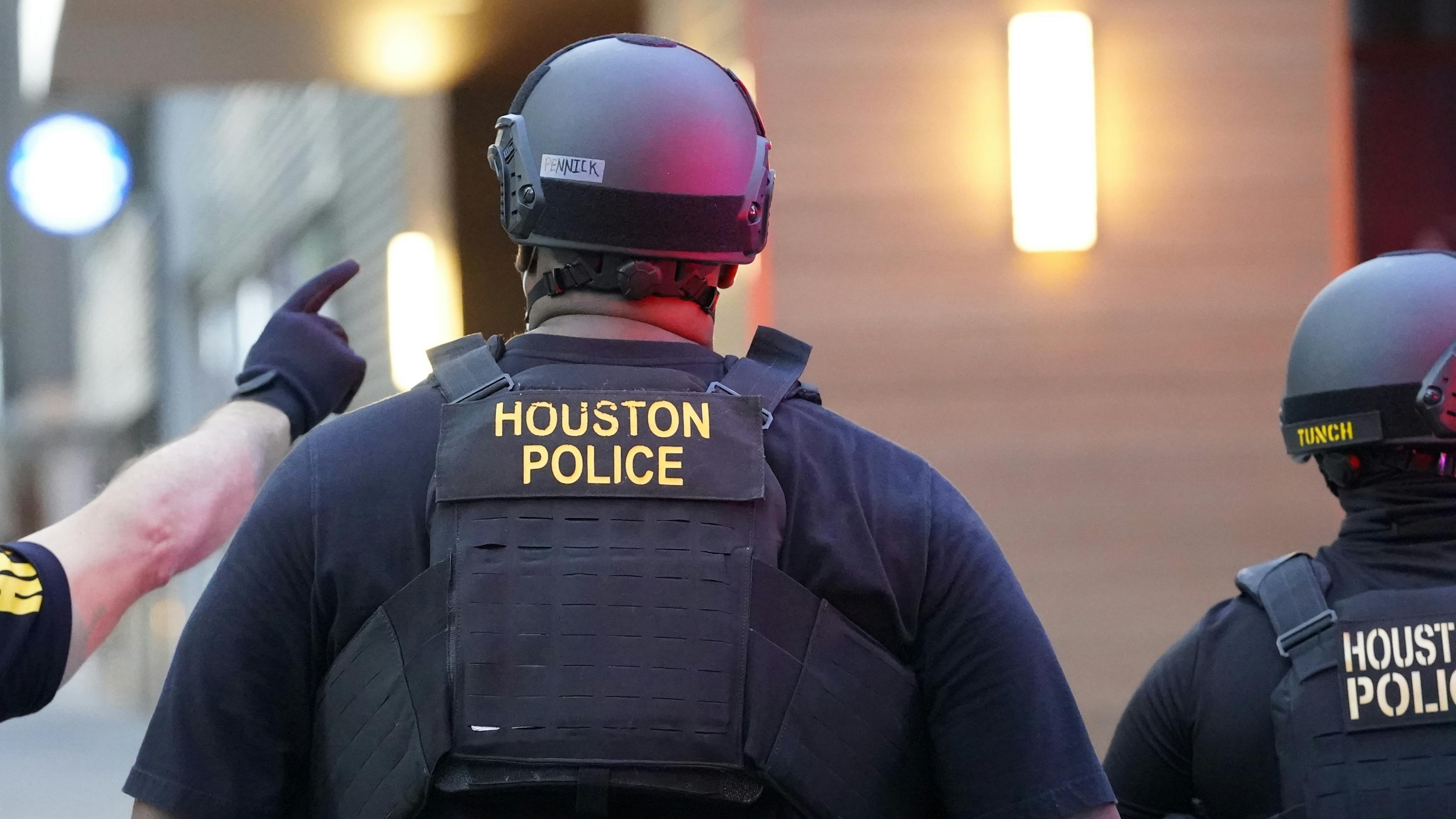 Houston police response times improve.