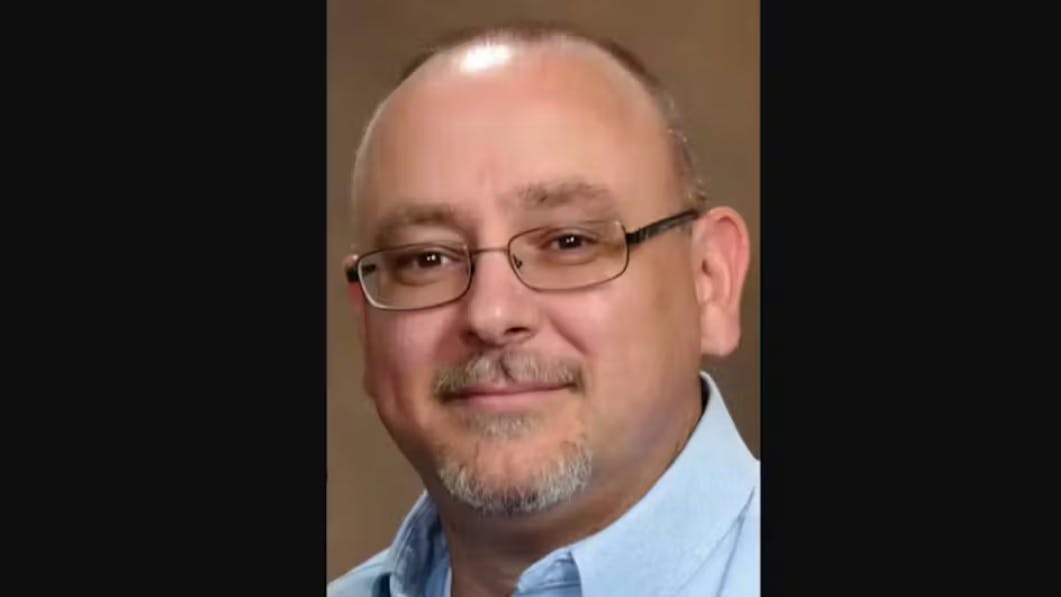 69939557f49e22ecef0988d7 Frankheadshot