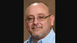 69939557f49e22ecef0988d7 Frankheadshot