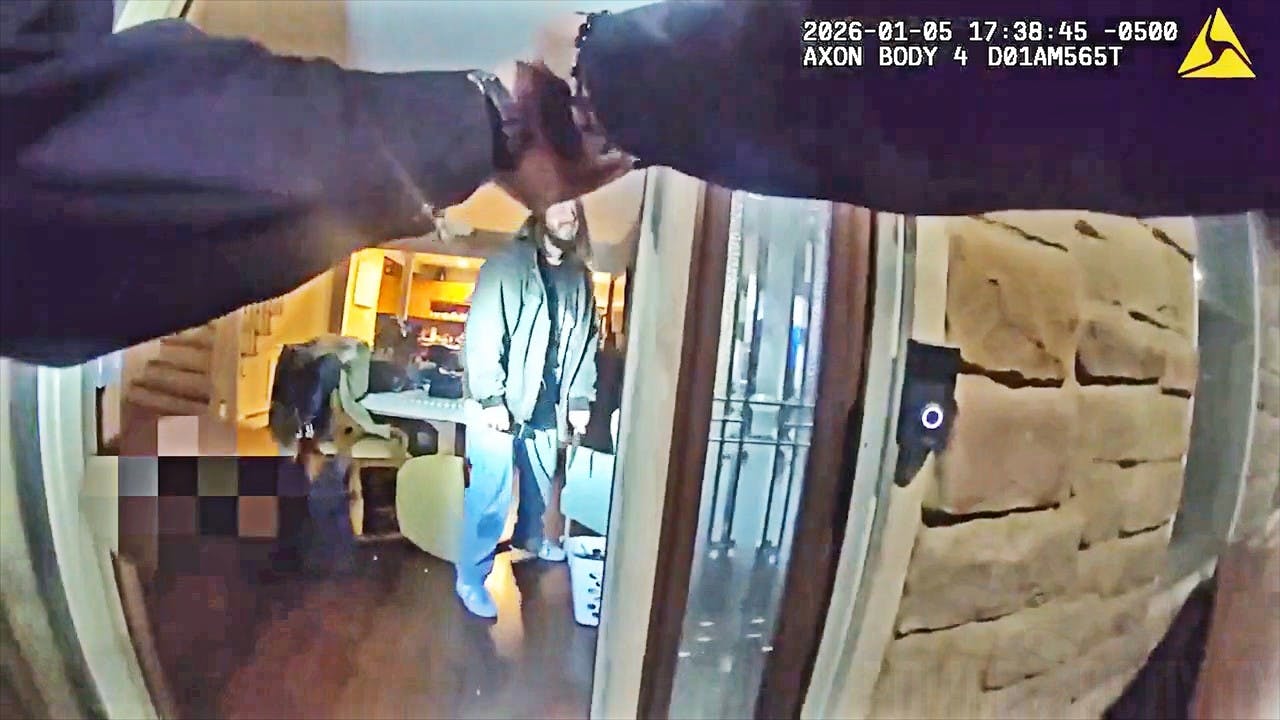 Piscataway, NJ, police confront knife-wielding man.