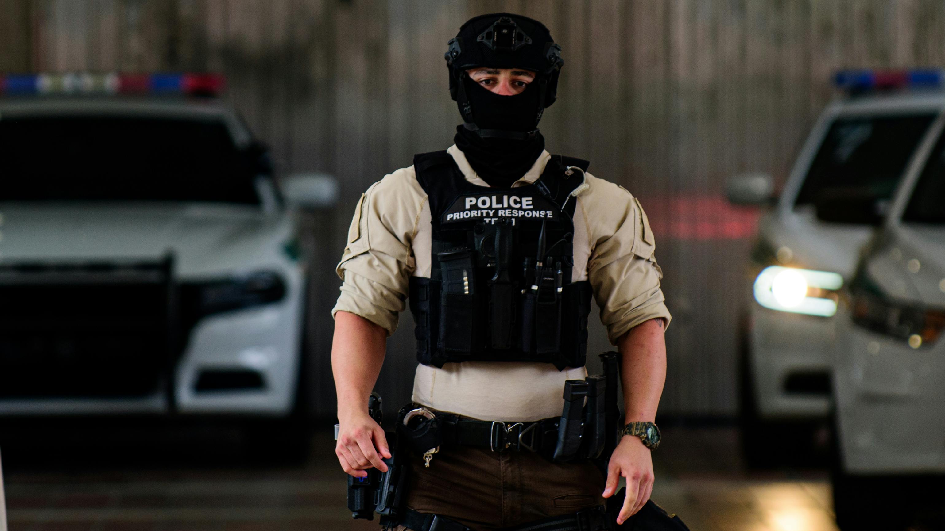 Oregon bill puts mask limits on law enforcement.