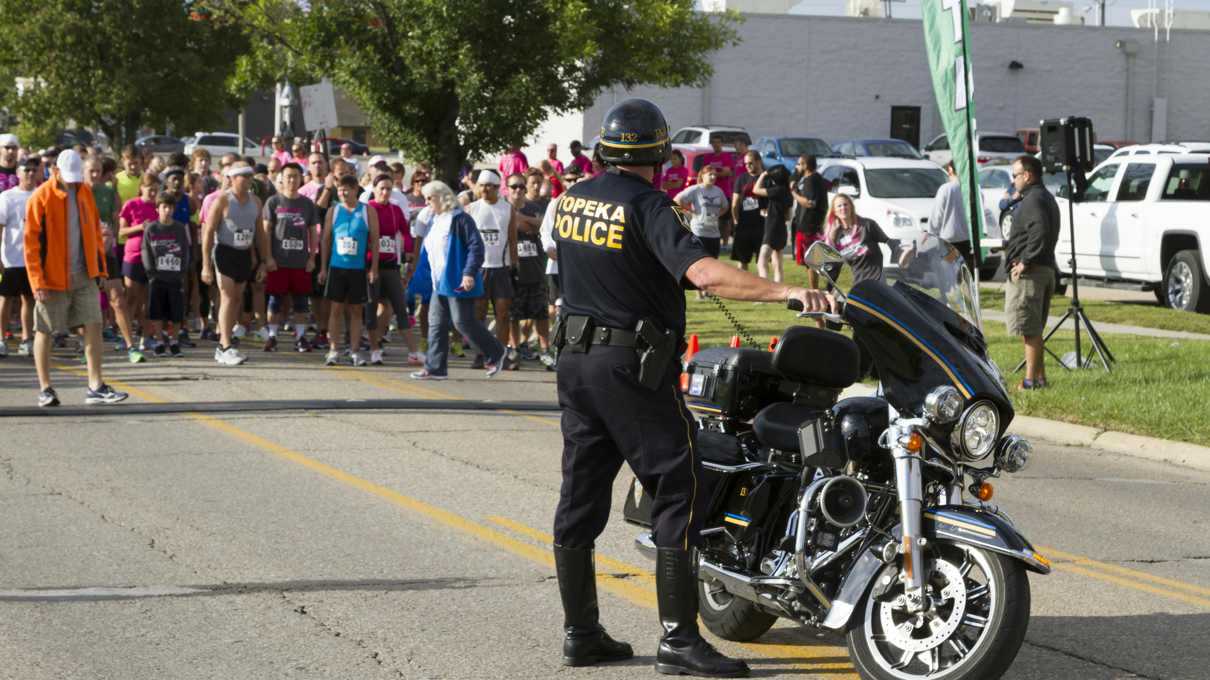 Bill would let Kansas police enforce a 25-foot buffer zone during calls.