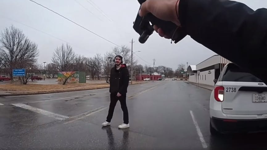 Des Moines police confront knife-wielding suspect after crisis center stabbing