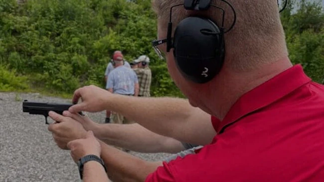 A NeuralTac Master Instructor candidate performs a performance assessment on a LEOSA trainee