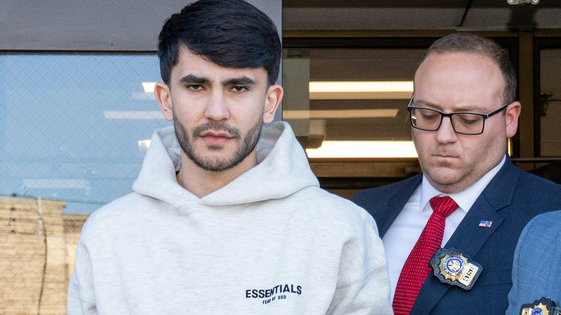 69ebadcaeb64e05bc2a26de7 20260423amxusnewsnychitandrundriverwhocritically1n