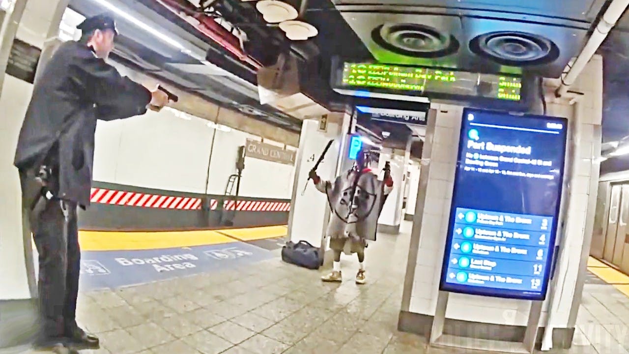 NYPD detective takes down machete-wielding man