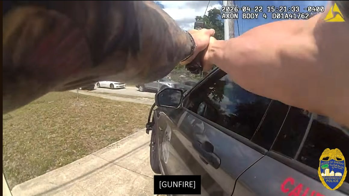 Shootout between Jacksonville sheriff's officers and murder suspect
