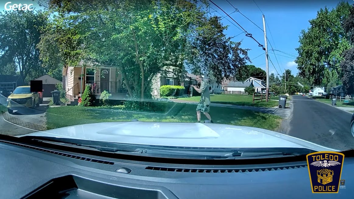 Toledo police confront shotgun-wielding suspect