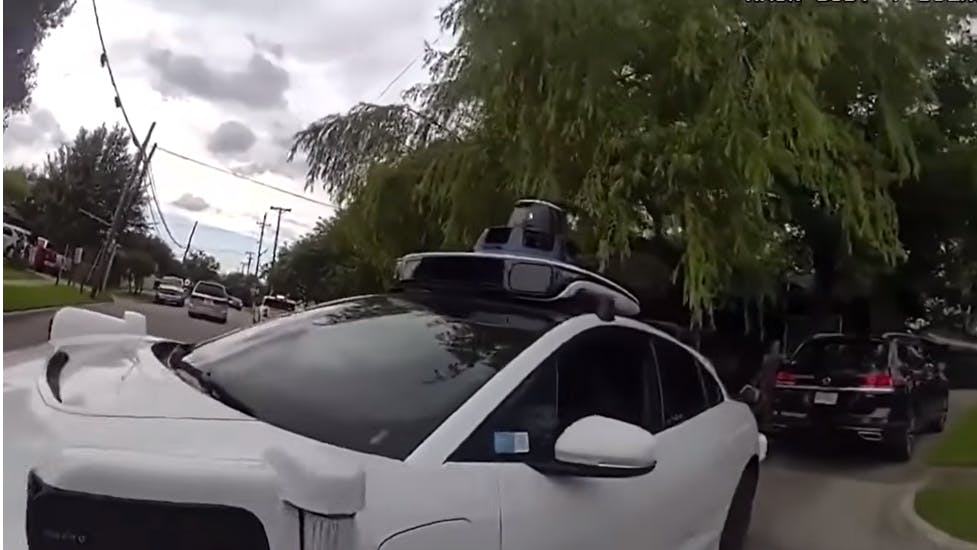 Dallas County deputy constable moves Waymo from fire scene