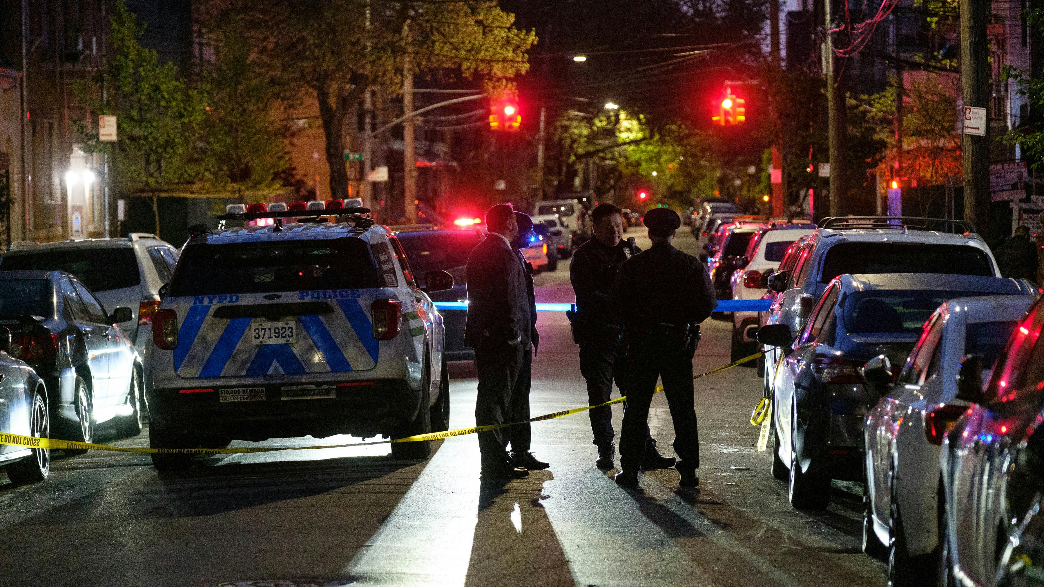 NYPD officers investigate shooting