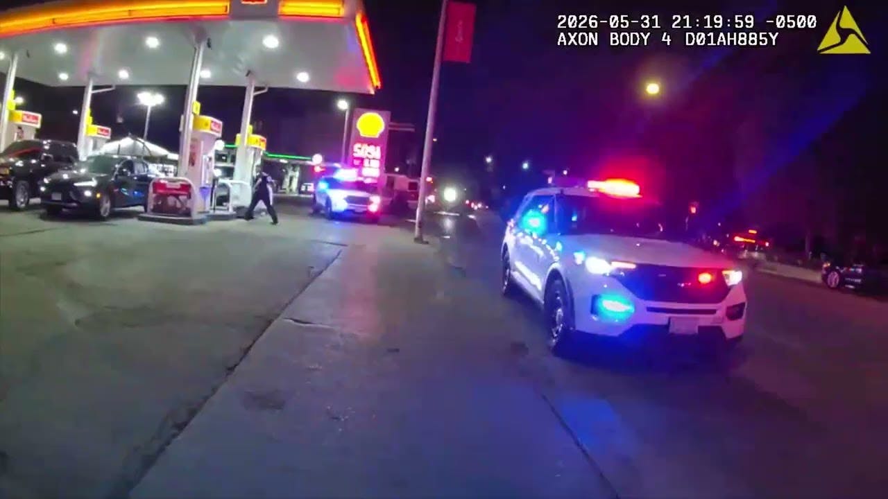 Oak Park police officer struggles with driver during stop