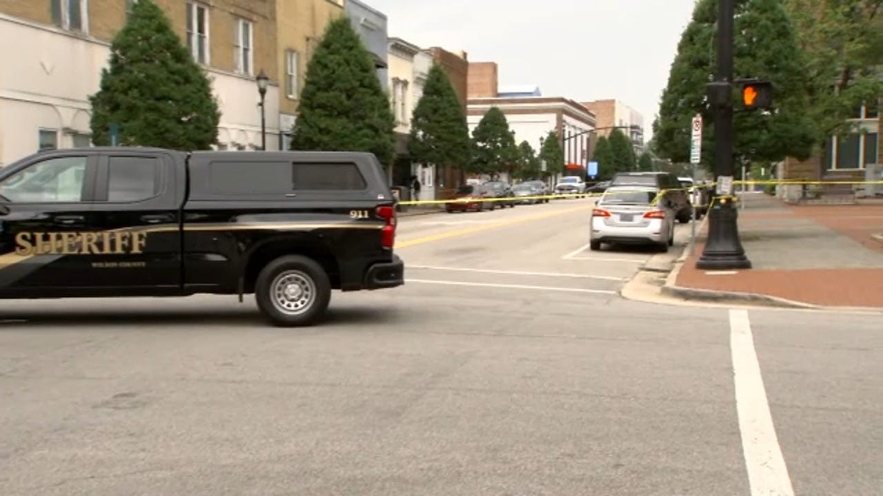 Wilson County courthouse shooting injures a sheriff's deputy and police officer