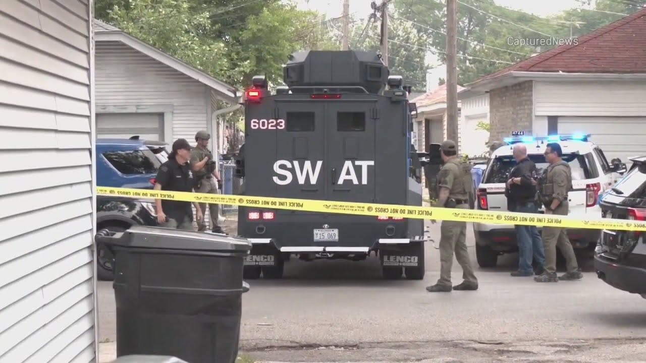 Chicago police SWAT officer shot in lower abdomen during hostage barricade incident