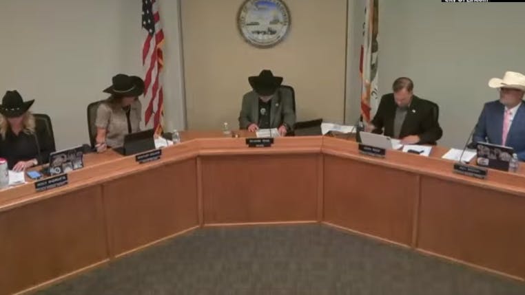 Lincoln City Council members don cowboy hats