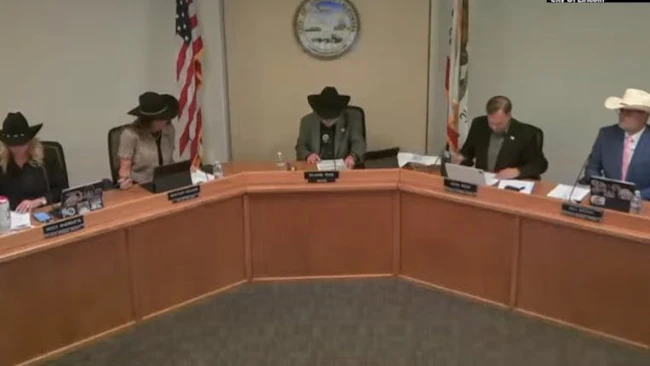 Lincoln City Council members don cowboy hats
