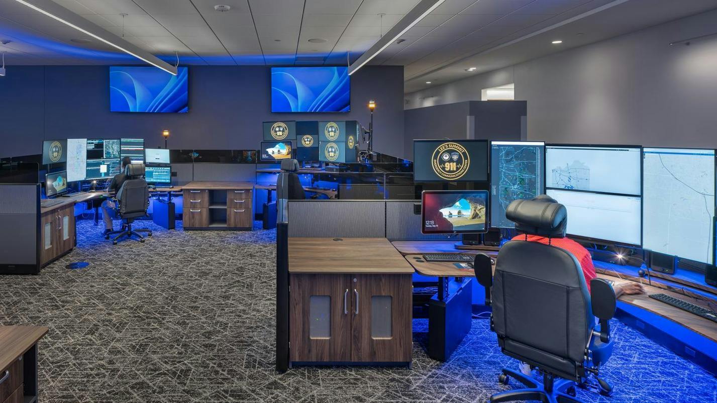 The Lee&rsquo;s Summit Joint Operations Facility combines police and fire dispatch into a single hub. Equipped with an advanced radio tower, the facility features 34 total dispatch consoles: 24 split between departments in the main dispatch area and 10 in the training rooms.