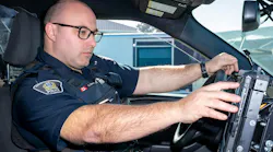 officer_using_octave_mobile_solution_2