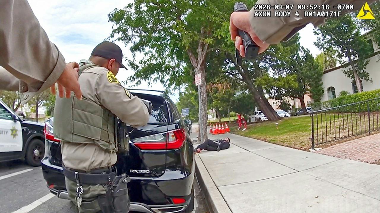 Los Angeles County desputies confront man accused of holding etranged wife hostage
