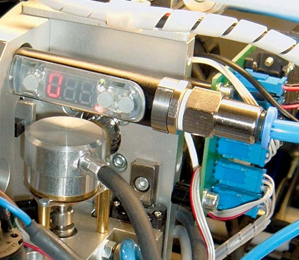 Aw 3870 804spot Trck