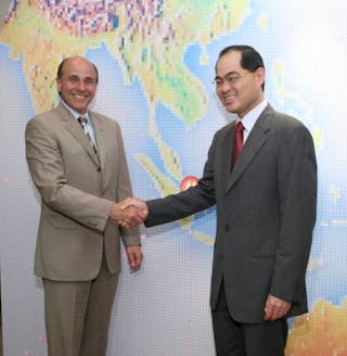 Ed Zander, Chairman and Chief Executive Officer of Motorola (left), is shown with Singapore Trade and Industry Minister Lim Hng