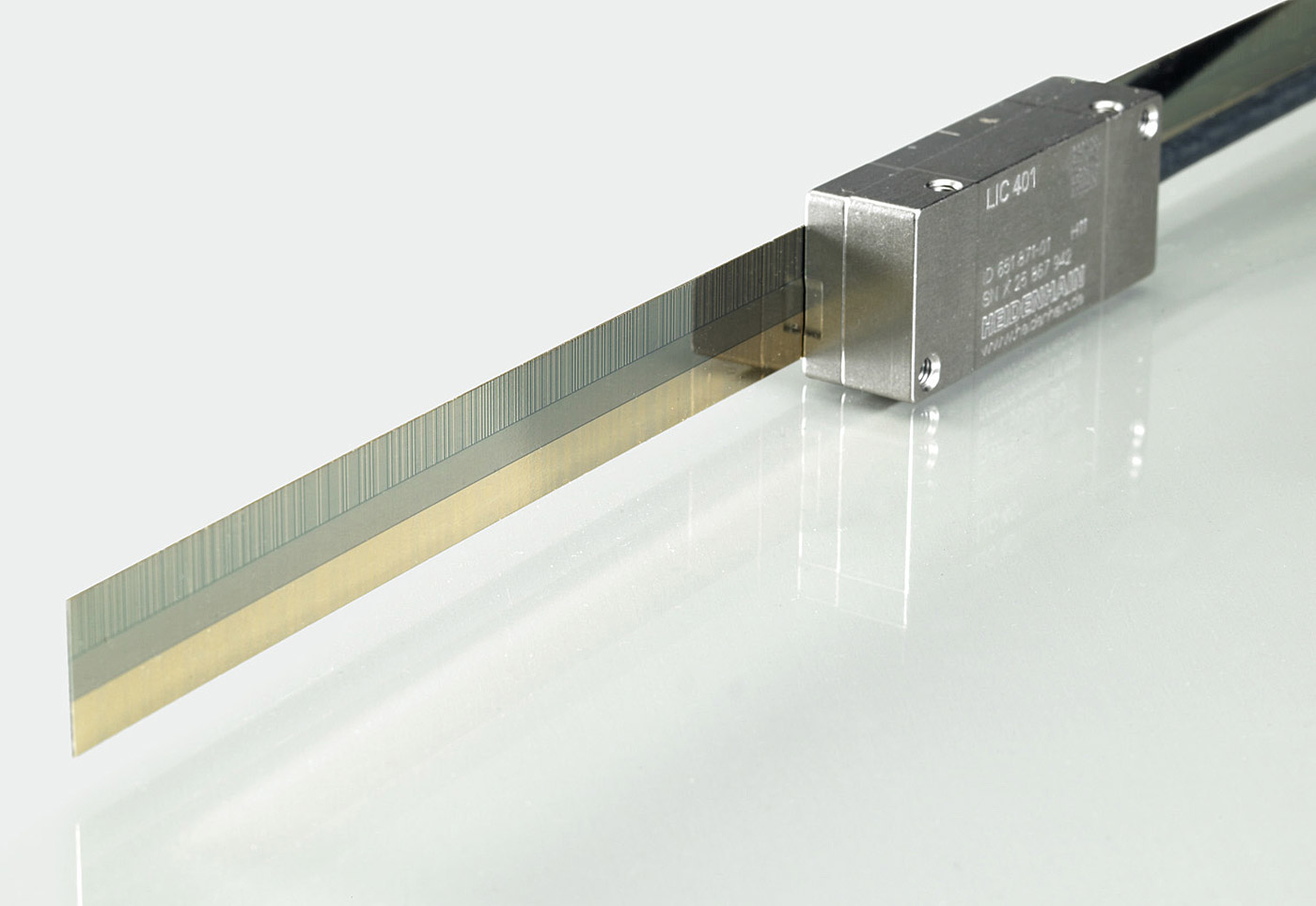 Scale tape of the LIC 4000. Source: Heidenhain