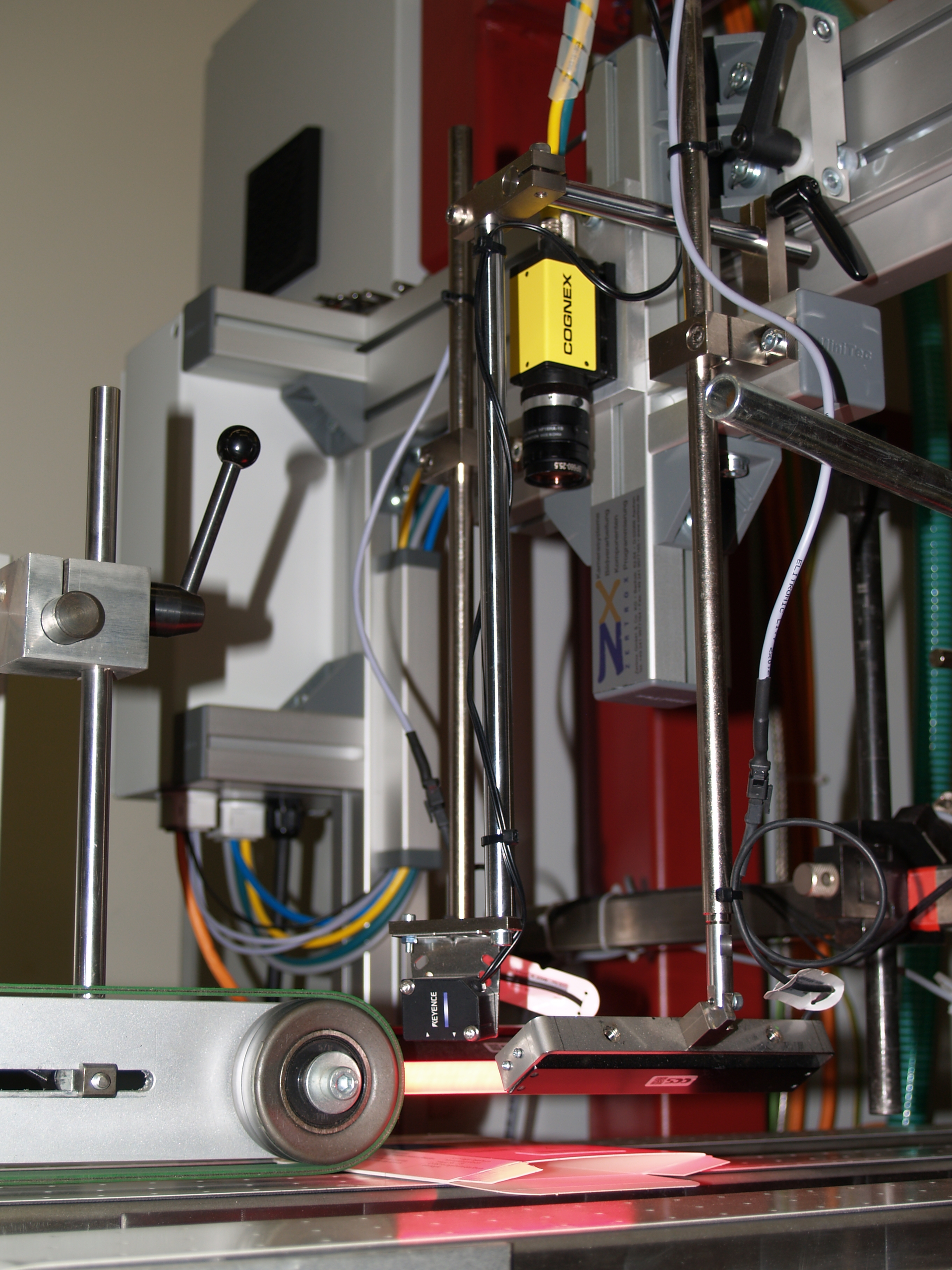 Small size, big performance: the In-Sight Micro 1400 checks labels on up to 40,000 cartons per hour.