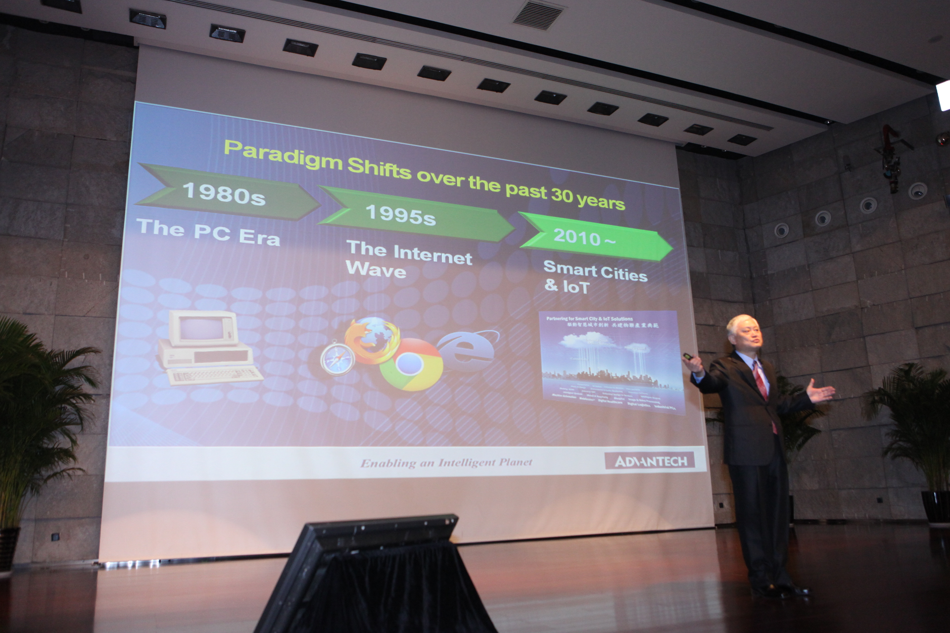 Advantech President Chaney Ho addresses attendees at the company&rsquo;s 2013 Embedded World Partner Conference.